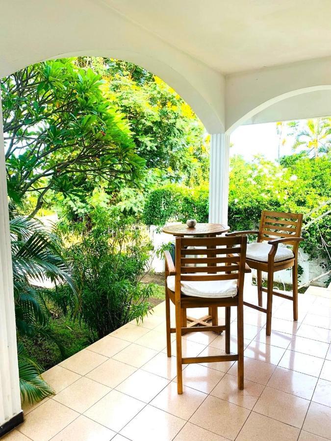 Le Caillou Blanc Bed & Breakfast Saint-Paul Exterior photo