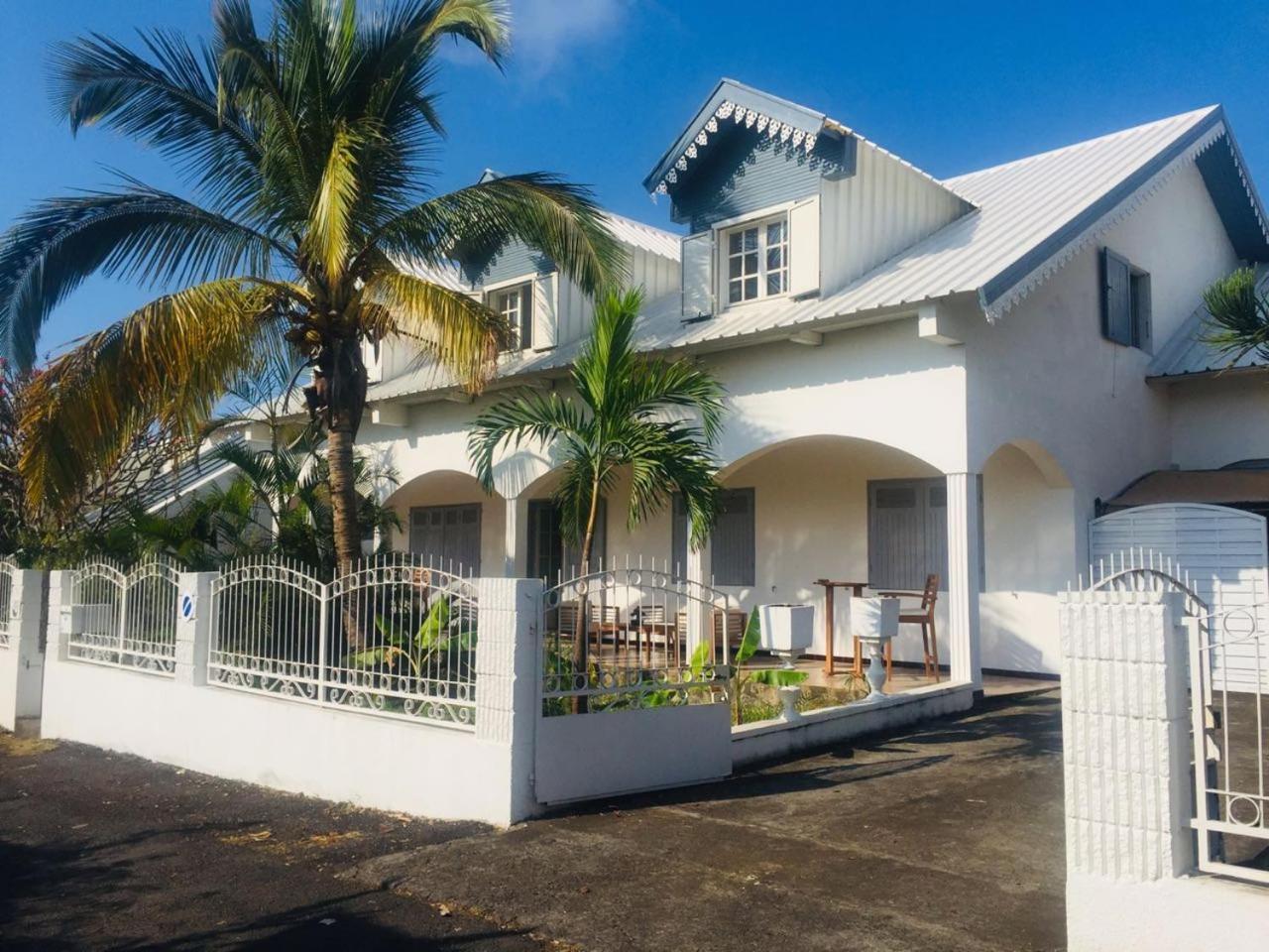 Le Caillou Blanc Bed & Breakfast Saint-Paul Exterior photo